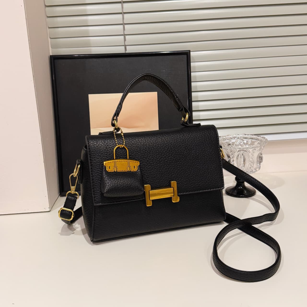 ミニ ショルダー バッグ ミニ 高級感漂う金具付きミニバッグ