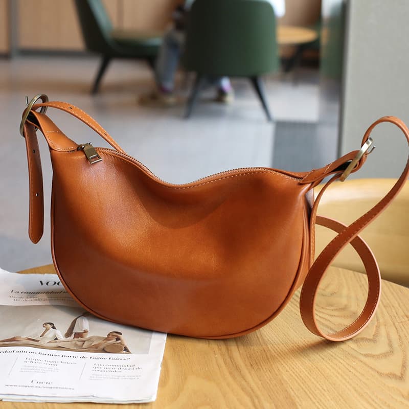 ショルダー バッグ ミニ なめらか月形ミニショルダー